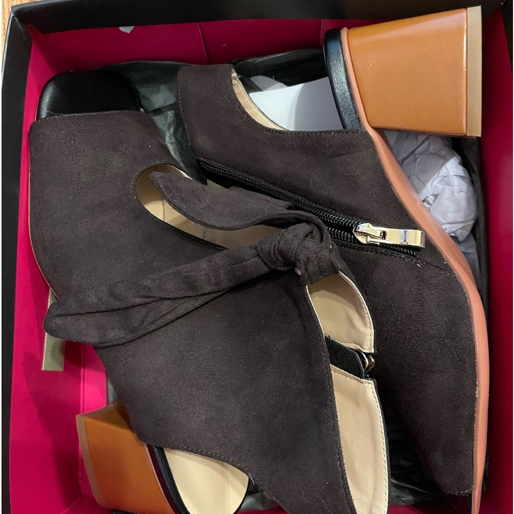 Chunky blocked low heel bootie cutout 2 inch backless sling back open toe size 9